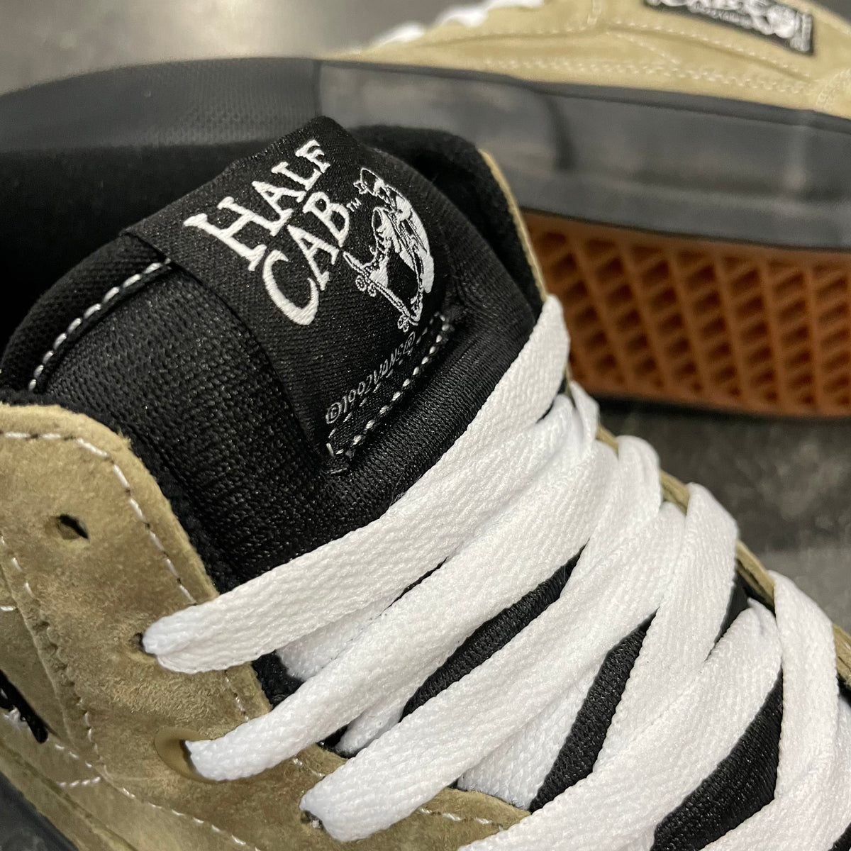 Vans Skate Half Cab Pig Suede Olive/Black SALE – 561 Skate