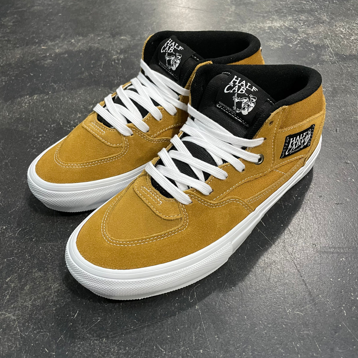 Vans Half Cab ネイビー/イエロー Say hello to the Vans Half Cab 'Taxi' pack - ?exclusive