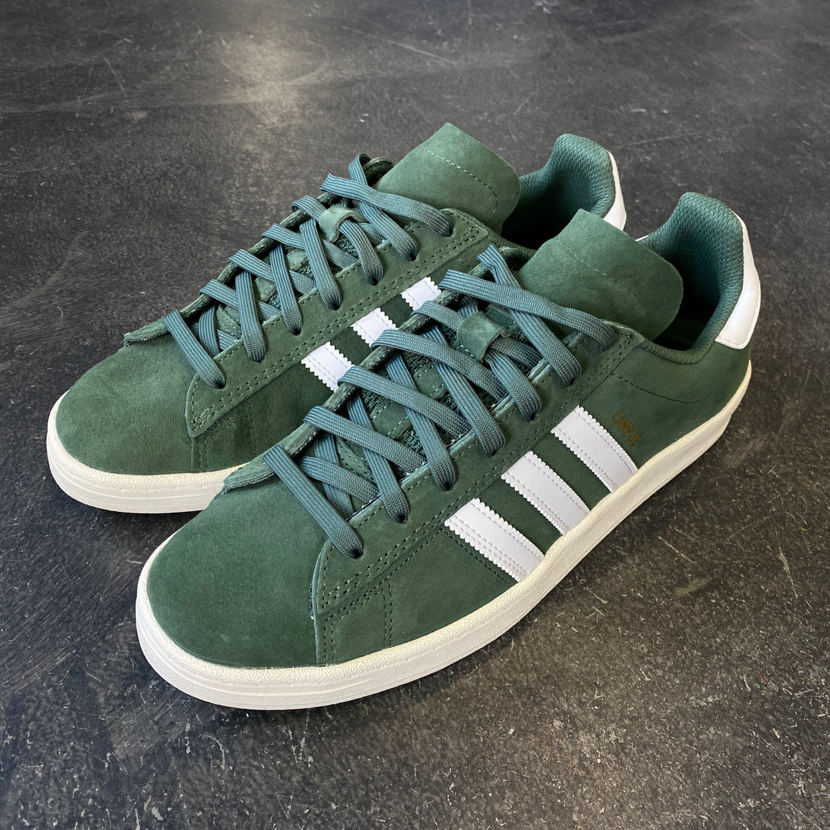 Adidas campus hotsell adv on feet