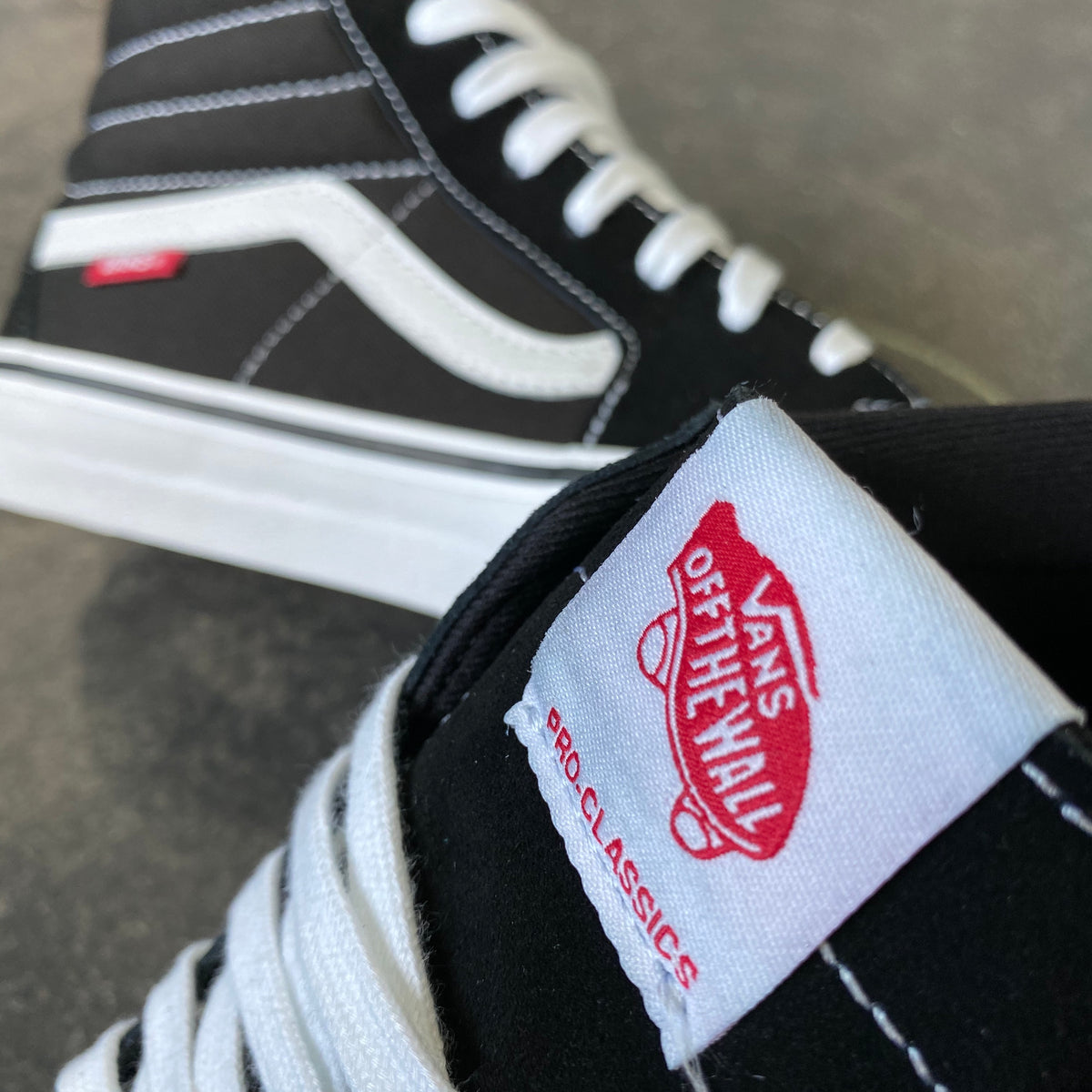 Sk8 hi pro black white hotsell