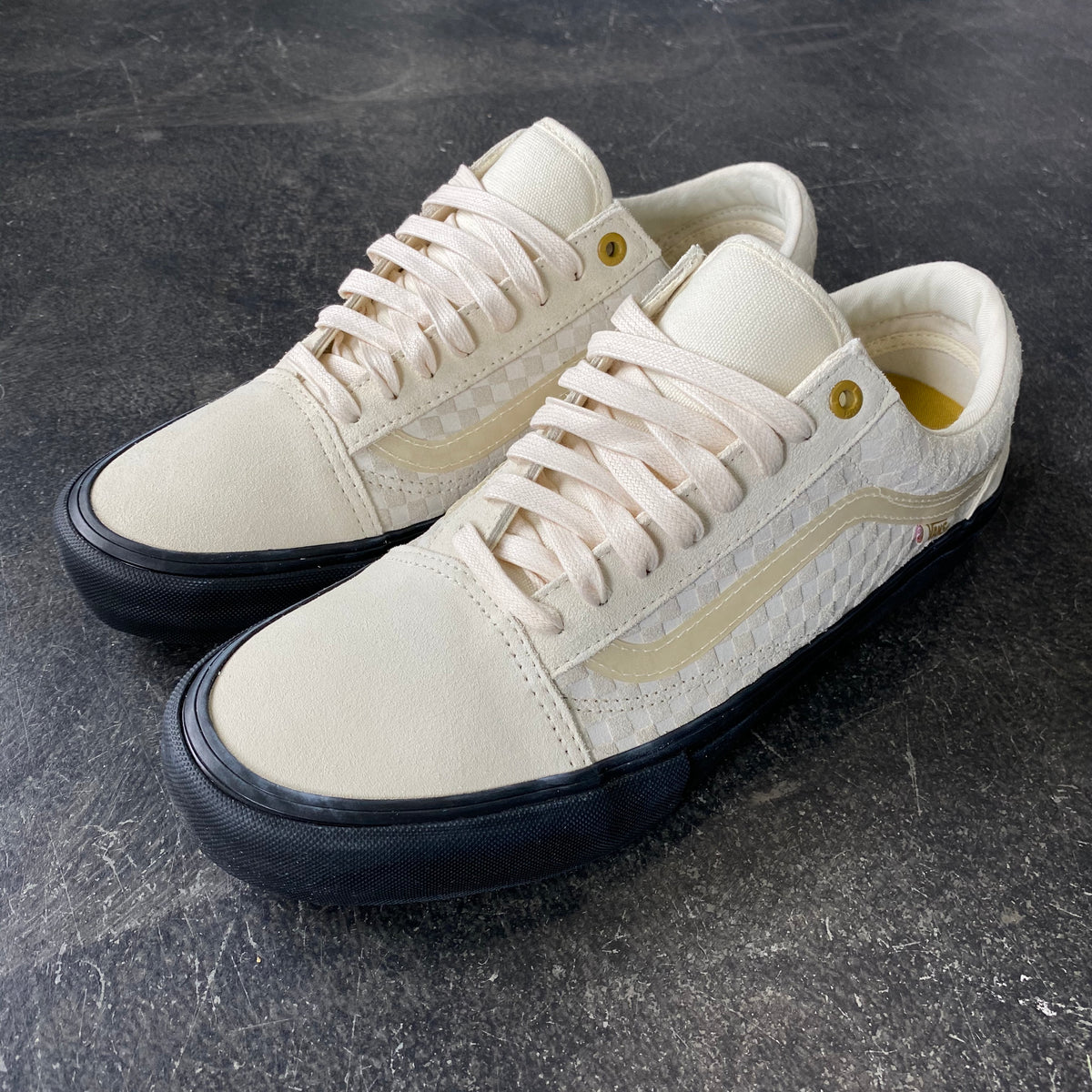White vans old skool pro hotsell