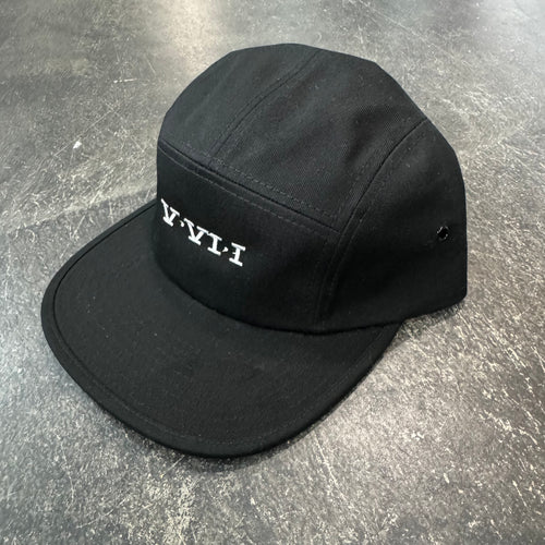 561 Hat 5 Panel Simple Numeral Black/White