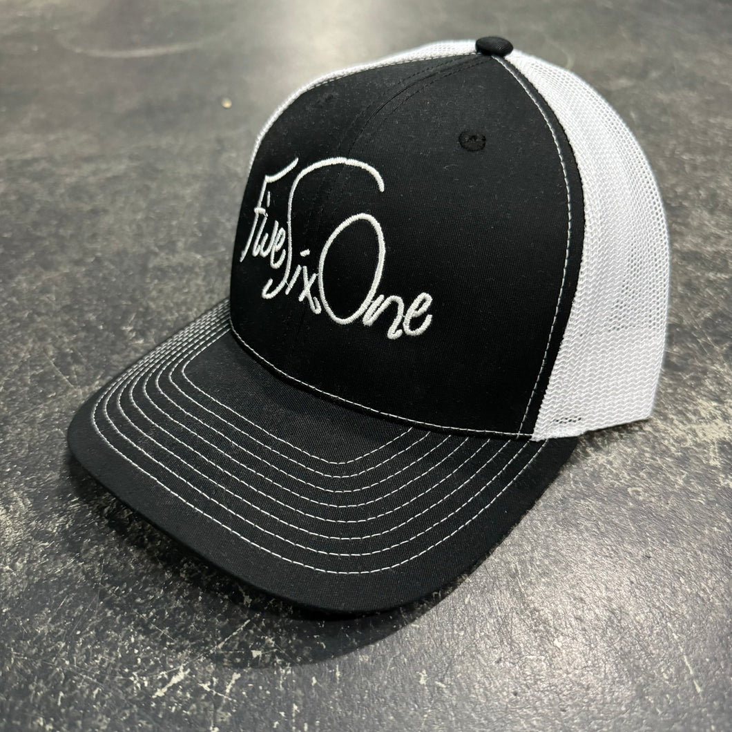 561 Hat Snapback Mesh Trucker Shel Script Black/White