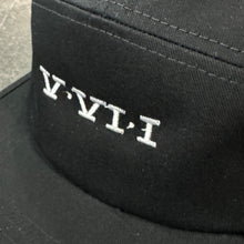 561 Hat 5 Panel Simple Numeral Black/White