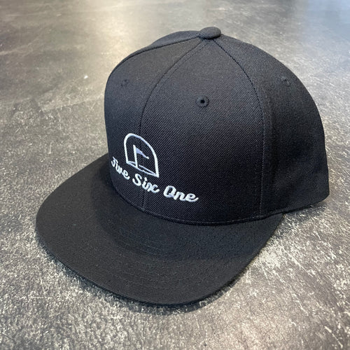 561 Hat Snapback Golf Black/White