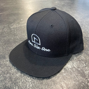 561 Hat Snapback Golf Black/White