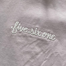 561 Women's Crop Top T-shirt Fish Script Orchid/White