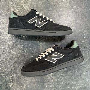 New Balance Numeric 440 V2 Black/White