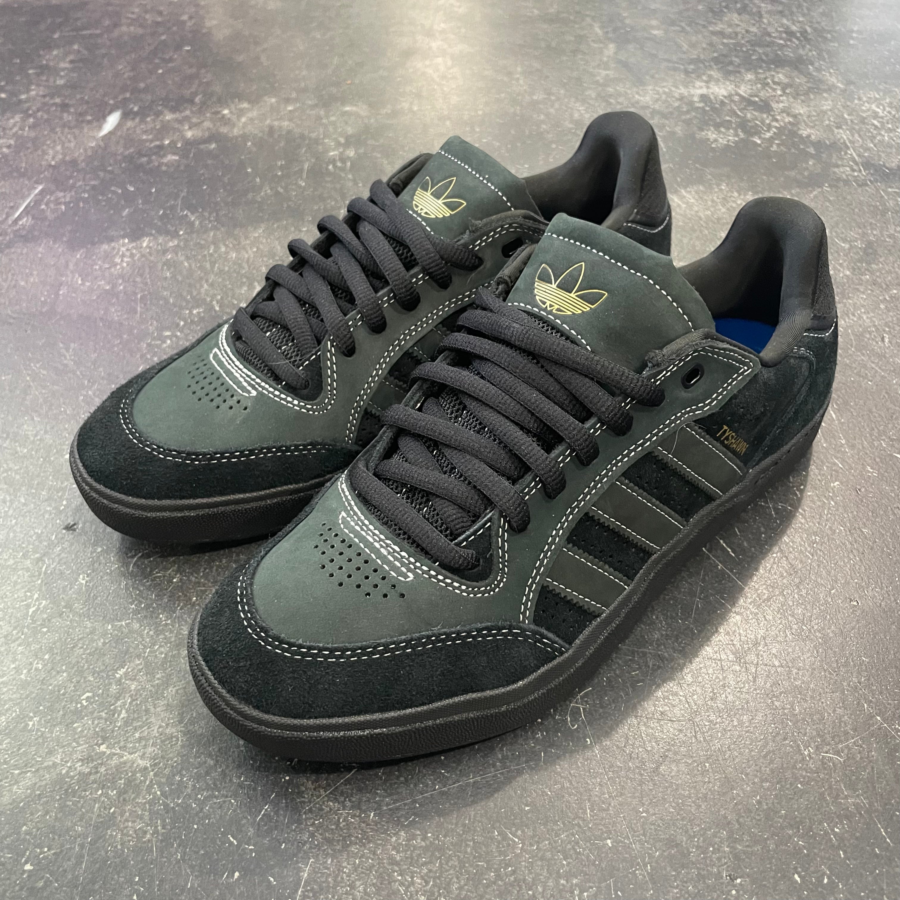 adidas Tyshawn Low Black Gold Metallic 2022 Skateboarding Shoe YOUTH 4 WOMENS 5 adidas Tyshawn Low Black Gold Metallic 2022 Skateboarding  main image 3
