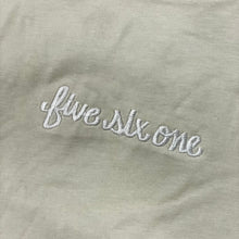 561 Women's Crop Top T-shirt Fish Script Natural/White
