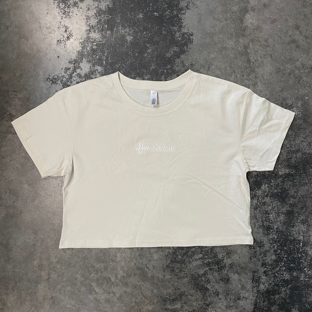 561 Women's Crop Top T-shirt Fish Script Natural/White