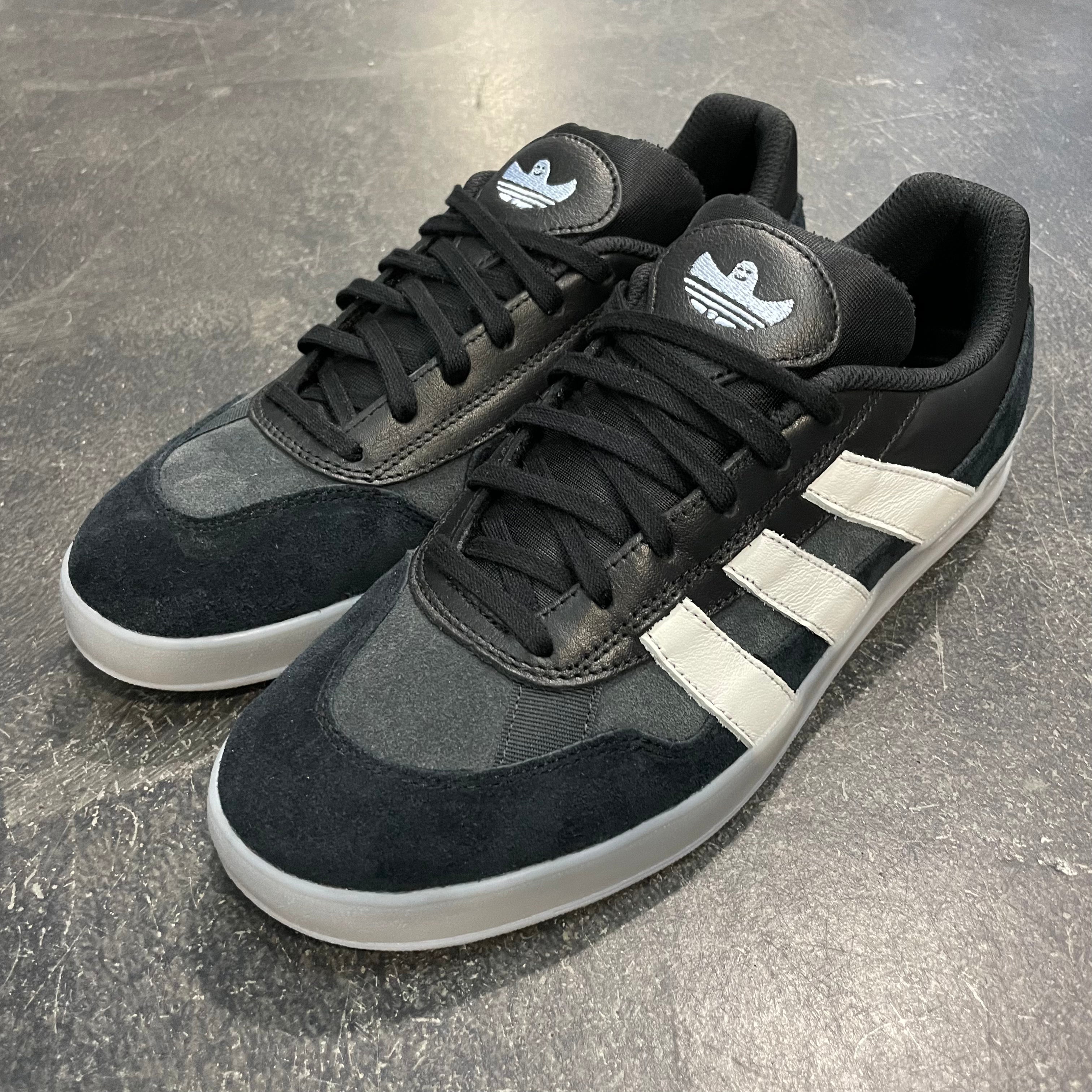 Adidas Super Black/White/Carbon 561 Skate