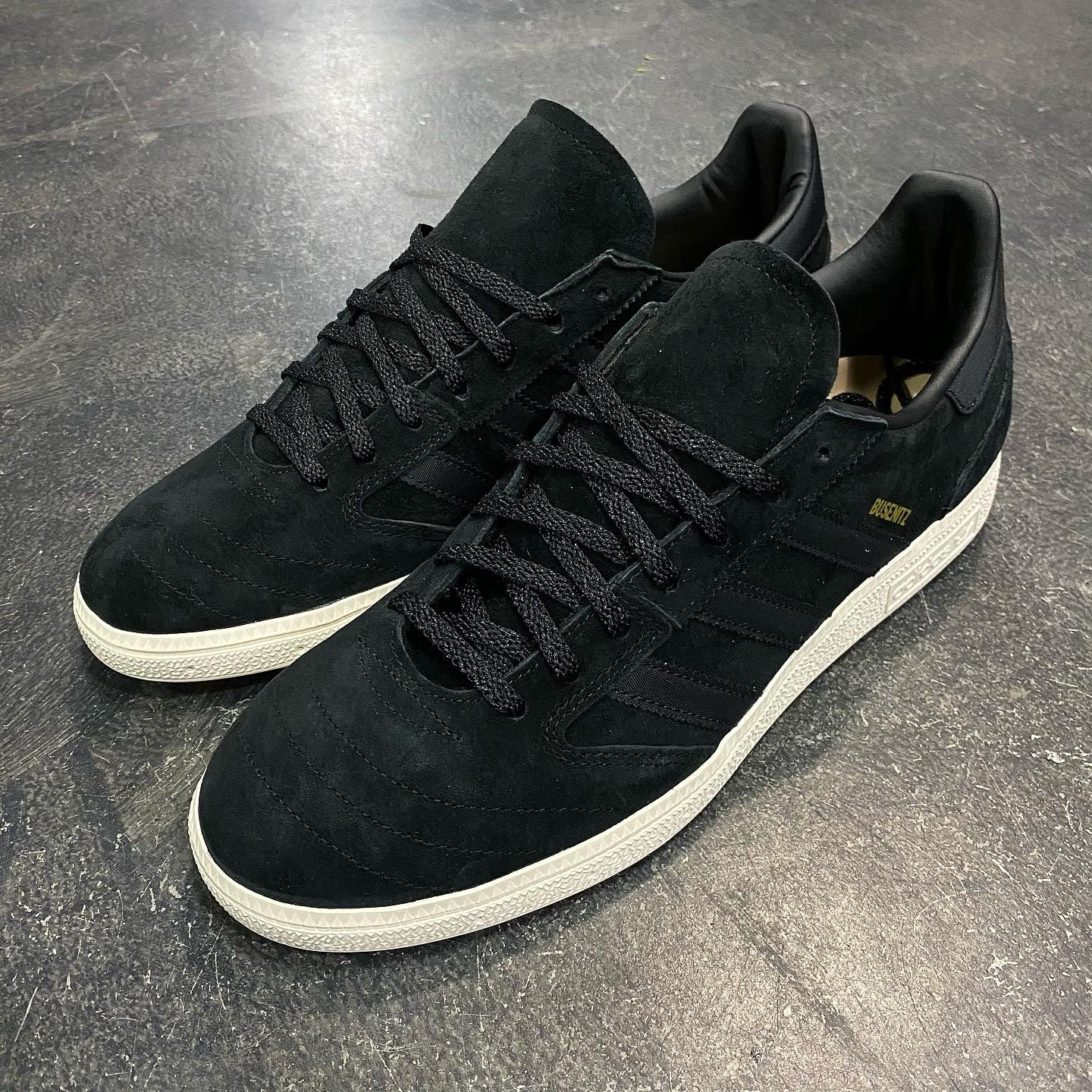 Adidas Busenitz Vintage black/black/white SALE 561 Skate Adidas Busenitz Vintage black/black/white SALE 561 Skate