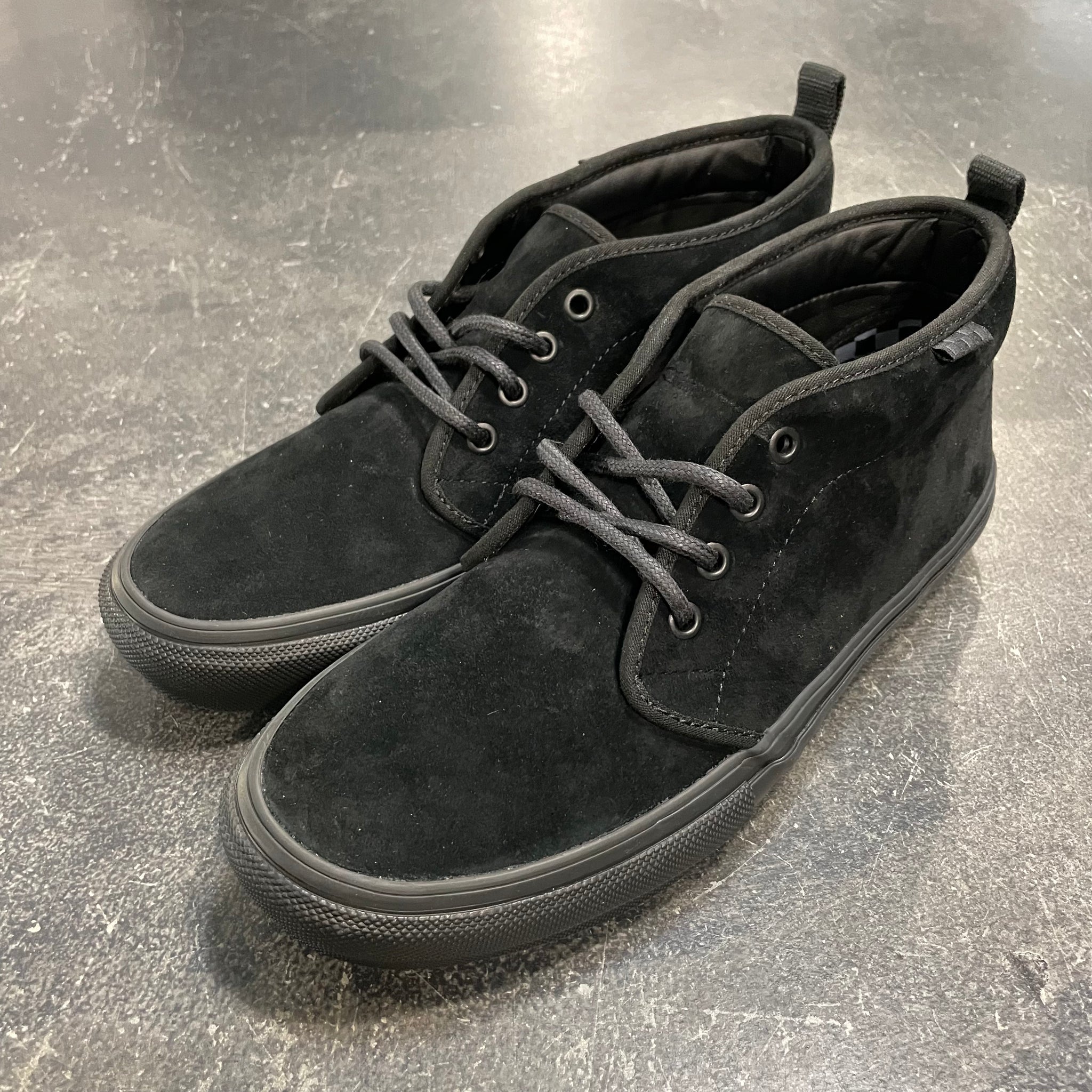 Black top vans chukka